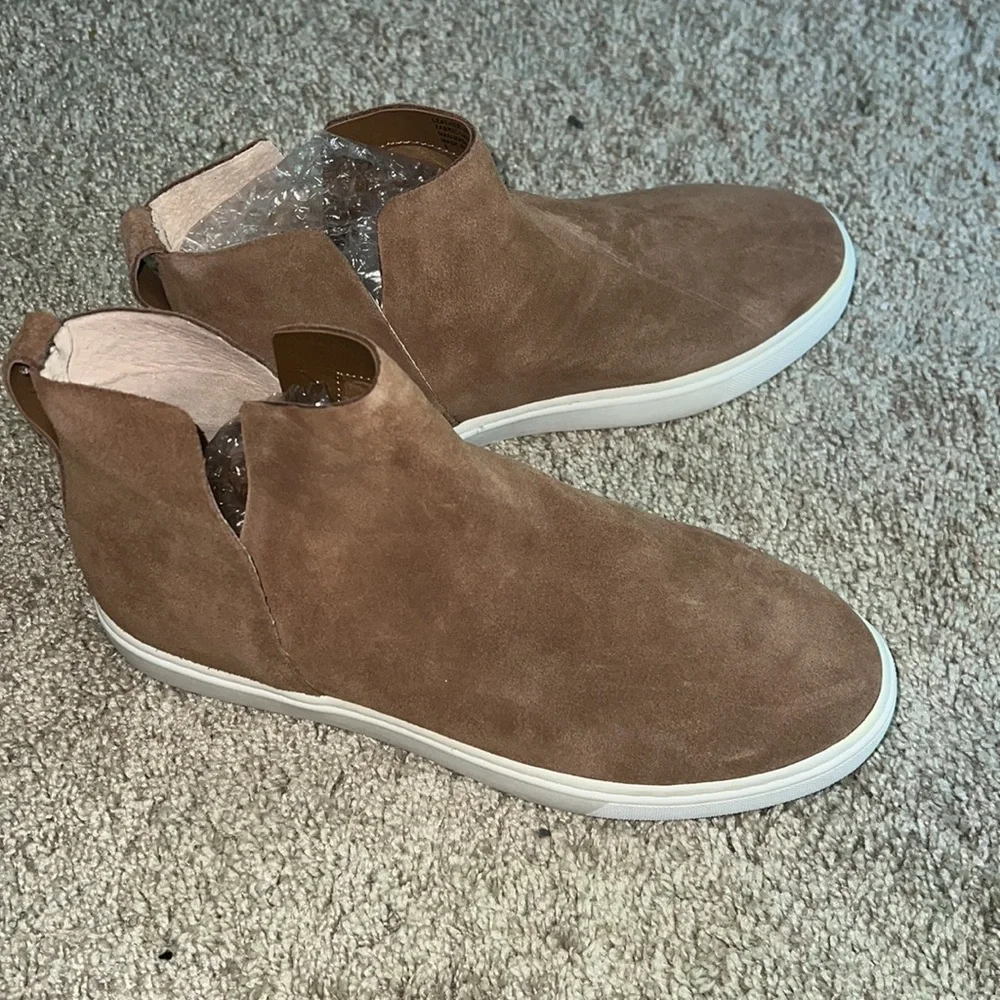 Birdies Womens Brown Suede Falcon Water Resistant Bootie